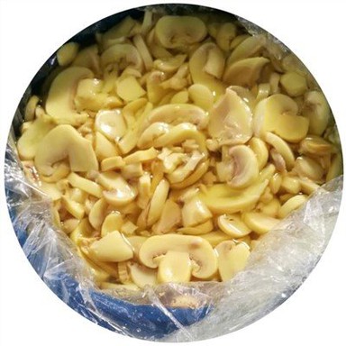 شامبينيون طازج في طبل